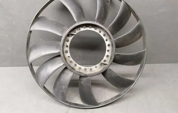 Volkswagen PASSAT B5.5 Fan impeller 058121301B
