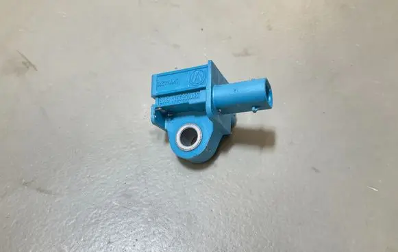 Audi Q3 8U Airbag deployment crash/impact sensor 5K0959351A