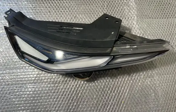Hyundai Santa Fe LED Daytime headlight 92208S E922214 190423A