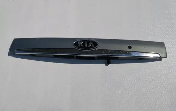 KIA Sedona Trunk door license plate light bar 