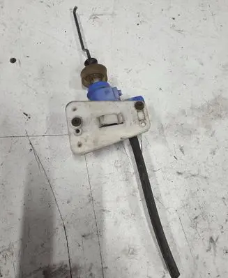Audi A4 S4 B5 8D Central locking vacuum pump 893862123
