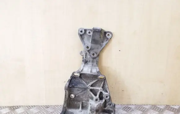 Volvo XC60 Generator/alternator bracket 31258329
