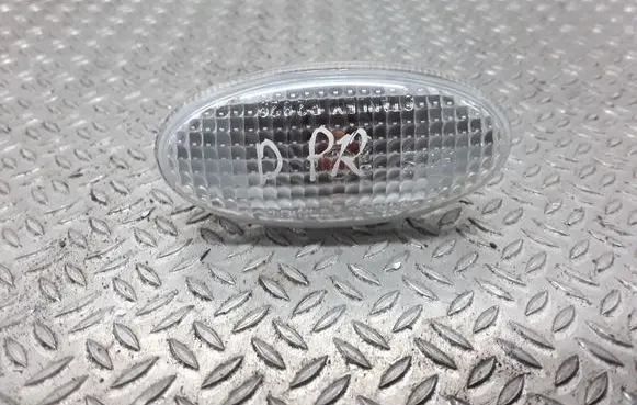 Mazda 2 Front fender indicator light