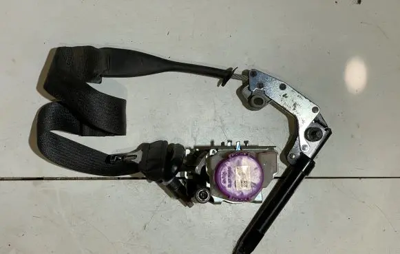 Ford Mustang VI Front seatbelt GR3B63612D64