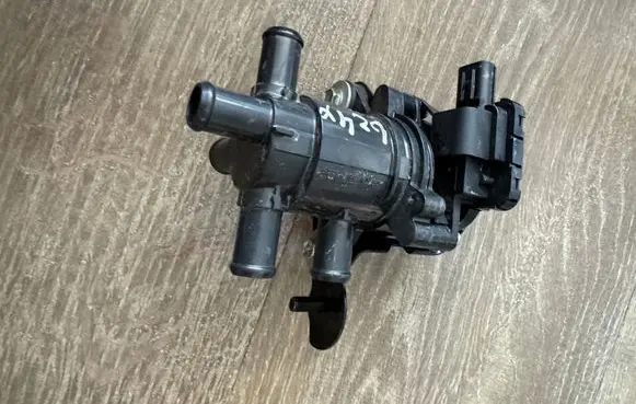 Toyota bZ4X Electric auxiliary coolant/water pump VN0823000021
