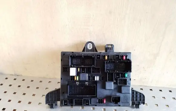 Opel Zafira C Fuse module 13368651 36592771 1110138AA