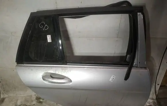 Mercedes-Benz C AMG W204 Rear door pilkos