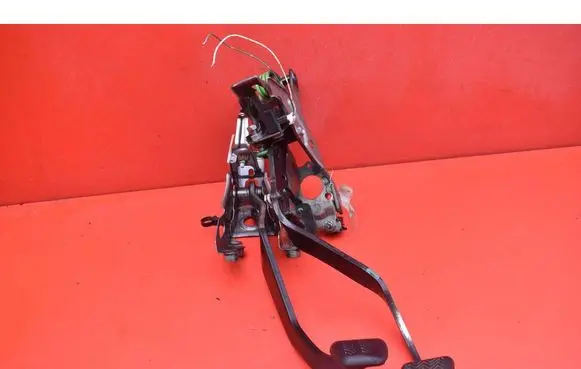 Toyota Avensis Verso Accelerator throttle pedal 