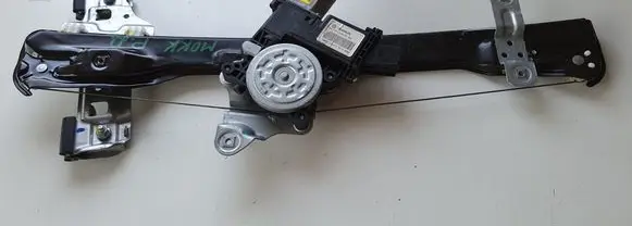 Opel Mokka Front door window regulator motor 98810SUV20 9886020ASY