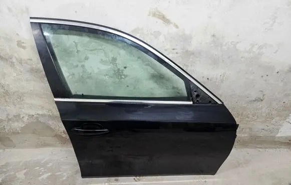 BMW 5 E60 E61 Front door 475