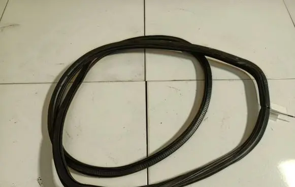 Opel Zafira B Rubber seal front coupe door 
