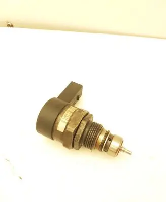 BMW 7 E65 E66 Fuel pressure regulator 0281002481