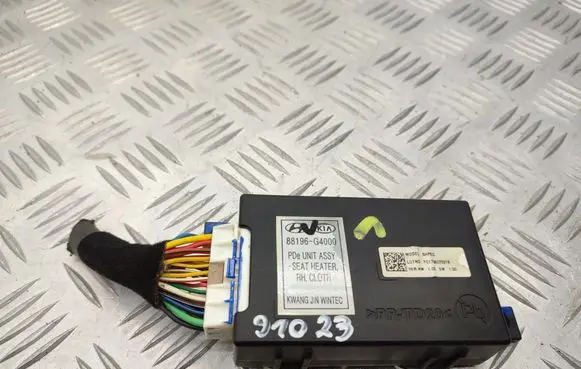 Hyundai i30 Seat heating relay 88196G4000