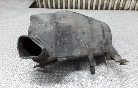 Nissan Maxima A34 Air intake duct part 165858J001