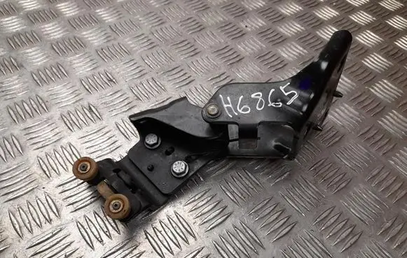 Renault Kangoo III Rear door upper hinge 824132459R