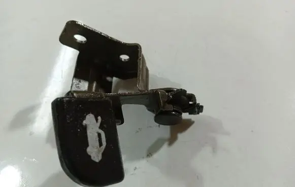 Hyundai Santa Fe Fuel tank opening switch 