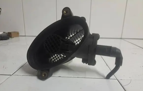 BMW 5 E39 Mass air flow meter 0928400527