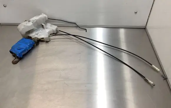 Subaru Forester SG Front door lock 