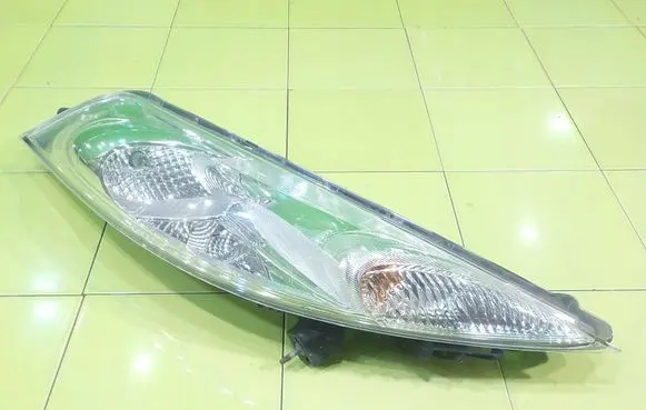 Nissan Juke I F15 Headlight/headlamp PRZOD