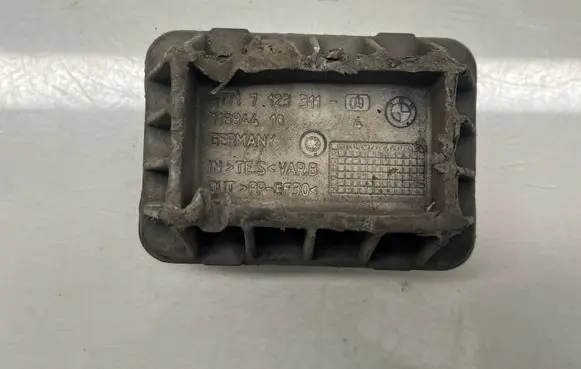 BMW 3 E90 E91 Jacking socket point 7123311