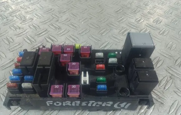 Subaru Forester SH Fuse module 82241SC070 106115 5245