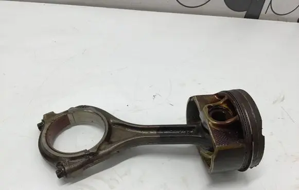 Ford F150 Piston with connecting rod JT4E6K100FA