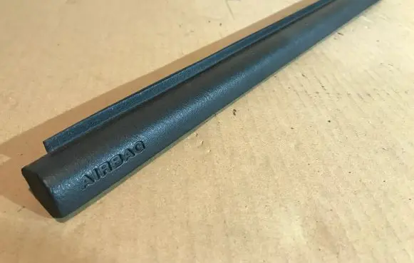 Dashboard glove box trim