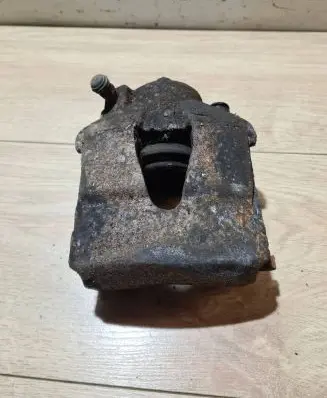Volkswagen Golf VI Front brake caliper