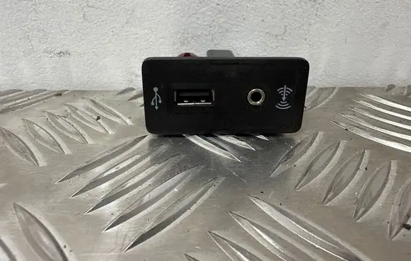 Volkswagen Golf VII USB socket connector 5G0035222F