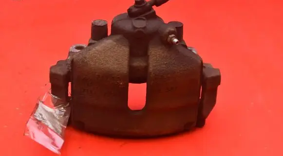 Volkswagen PASSAT CC Front brake caliper VL581