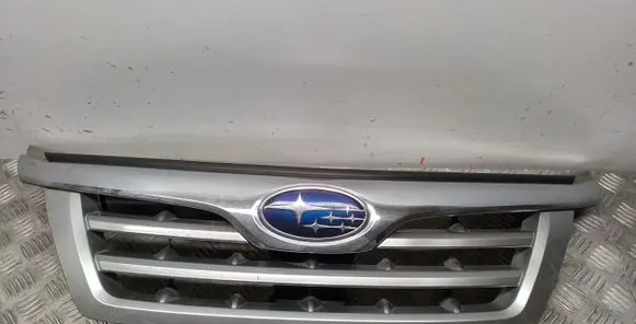 Subaru Impreza III Front bumper upper radiator grill C09130015