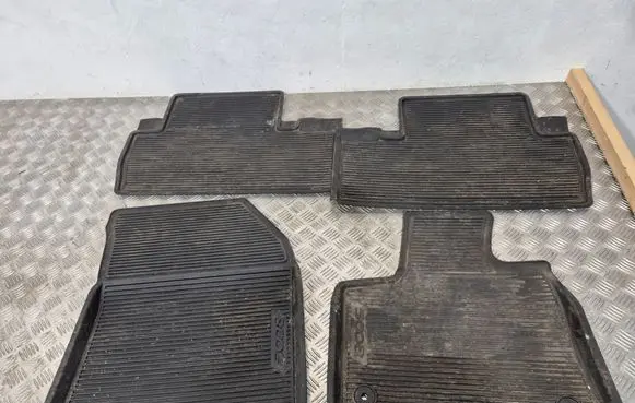 Peugeot 5008 II Car floor mat set 1616435380