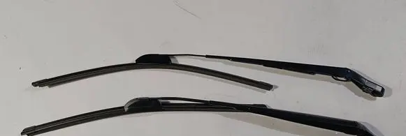 Ford F150 Windshield/front glass wiper blade 89813596