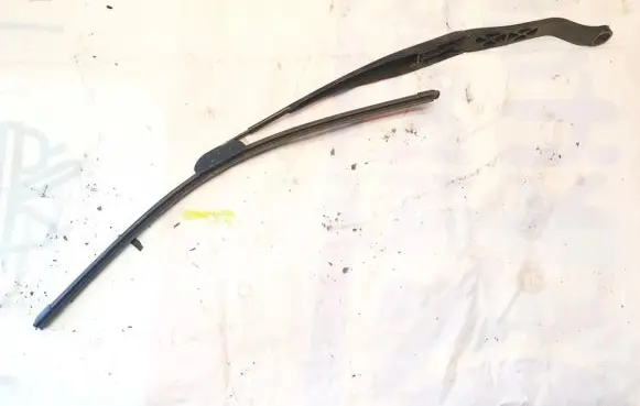 Honda CR-V Front wiper blade arm