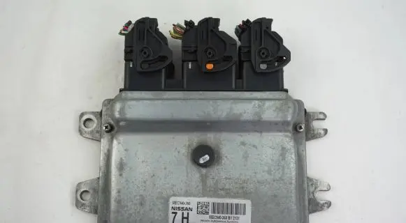 Nissan Juke I F15 Engine control unit/module MEC940360