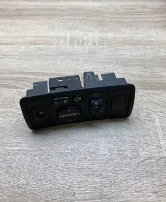 Toyota Avensis T250 Wing mirror switch 777669 183575