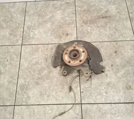 Mercedes-Benz Vito Viano W447 Front wheel hub A4473300620