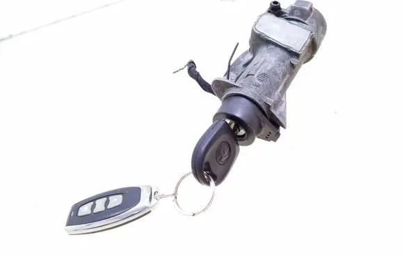 Volkswagen PASSAT B5 Ignition lock 4B0905851A