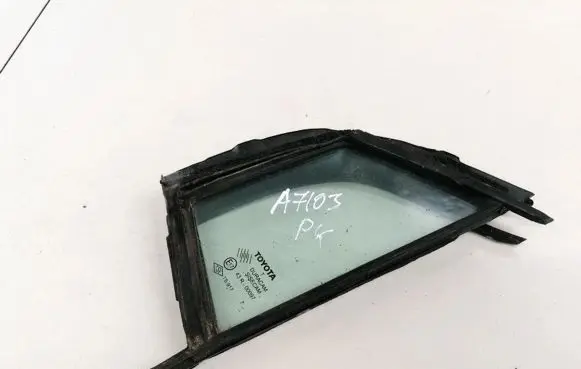 Toyota Yaris Front door vent window glass four-door 