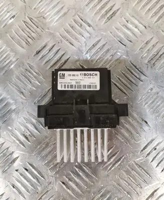 Opel Zafira C Heater blower fan relay 13598091