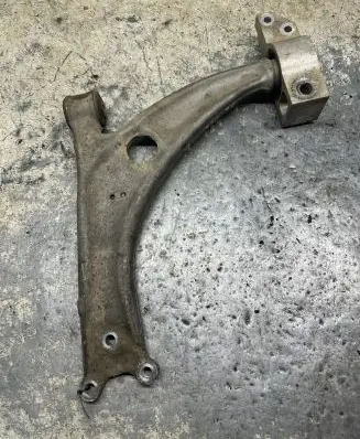 Volkswagen PASSAT B6 Front lower control arm/wishbone