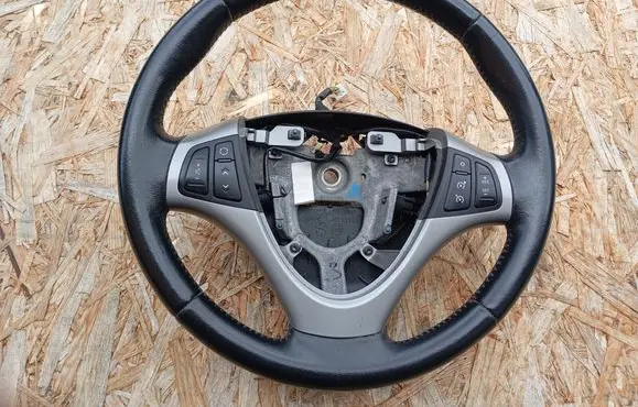Hyundai i30 Steering wheel 6111736 61121860