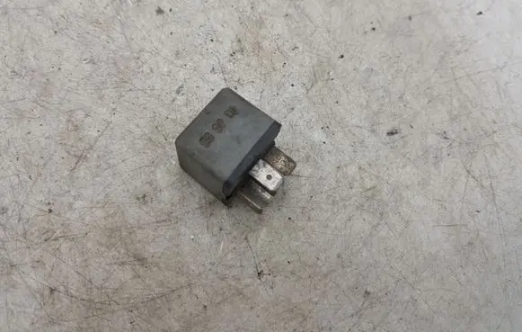 Nissan X-Trail T30 Other relay 7686773 12V20A