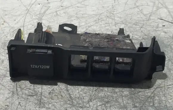 Toyota Auris E180 Cigarette lighter 