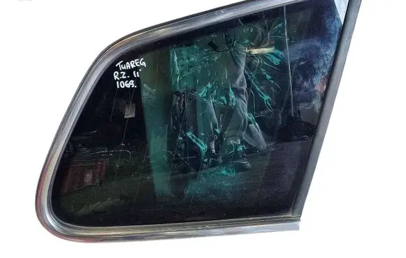 Volkswagen Touareg II Rear side window 7P6845298F 43R002092