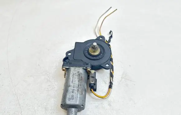 Ford Fusion Front door window regulator motor 0130821938