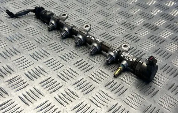 Nissan X-Trail T31 Fuel main line pipe 0445214250 175217750R H8200610223