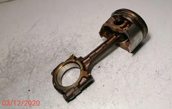 Suzuki Grand Vitara I Piston with connecting rod