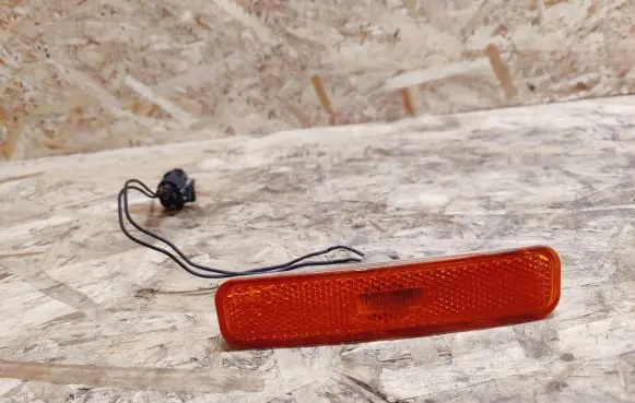 Maserati Quattroporte Front bumper turn signal 