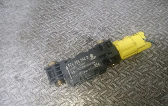 Audi A4 S4 B7 8E 8H Airbag deployment crash/impact sensor 8E0959643B